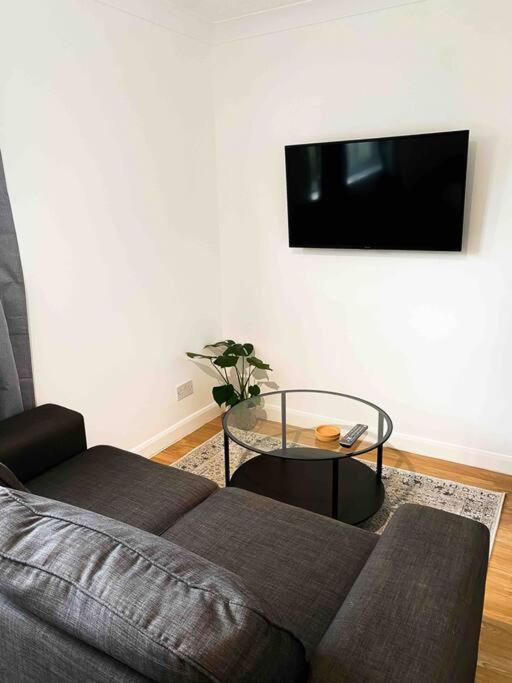 Cozy Studio Near Train Station CBG Buitenkant foto